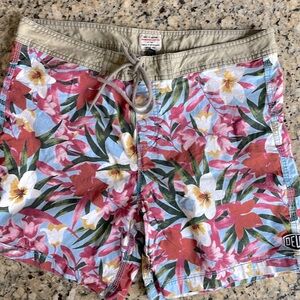 DEUS Ex Machina khaki and floral Board Shorts Men’s size 34